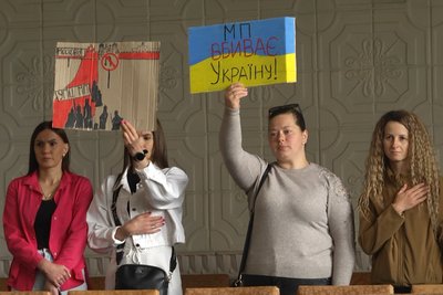 Виступ ігумені і плакати: у Зимнівській громаді на Волині повторно голосували за заборону УПЦ МП Виступ ігумені і плакати: у Зимнівській громаді на Волині повторно голосували за заборону УПЦ МП