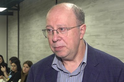 Розбирають завали та роздають гуманітарну допомогу: на Харківщині до "Армії відновлення" долучились 2 тис. безробітних Розбирають завали та роздають гуманітарну допомогу: на Харківщині до "Армії відновлення" долучились 2 тис. безробітних