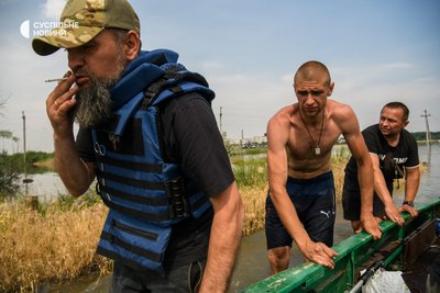 Зооволонтери рятують тварин у підтоплених районах Херсона, 7 червня 2023 року