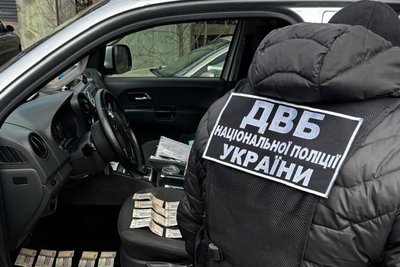 У Харкові викрили чоловіка, який за гроші "розв'язував питання" з іспитами у сервісному центрі У Харкові викрили чоловіка, який за гроші "розв'язував питання" з іспитами у сервісному центрі