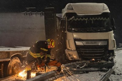 Автотрощі на трасі поблизу Коростишева — зіштовхнулися 11 авто: є травмовані Автотрощі на трасі поблизу Коростишева — зіштовхнулися 11 авто: є травмовані