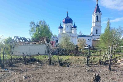 У Білопіллі пошкоджено Петропавлівську церкву через обстріл У Білопіллі пошкоджено Петропавлівську церкву через обстріл