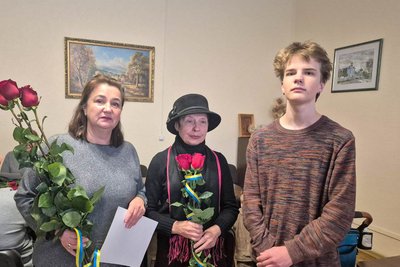 У Житомирі чотирьом родинам полеглих воїнів передали нагороди захисників У Житомирі чотирьом родинам полеглих воїнів передали нагороди захисників