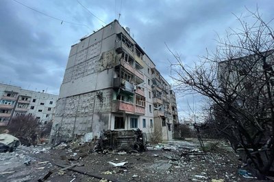 Наслідки влучання ФАБ-250 по п'ятиповерхівці у Куп'янську, Харківська область Наслідки влучання ФАБ-250 по п'ятиповерхівці у Куп'янську, Харківська область