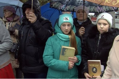 Пів сотні волинян долучилися до акції "Прийди зі своїм Кобзарем"