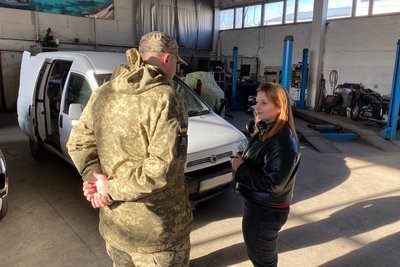 Військову амуніцію, медикаменти та автівку передають захисникам вінницькі волонтери Військову амуніцію, медикаменти та автівку передають захисникам вінницькі волонтери
