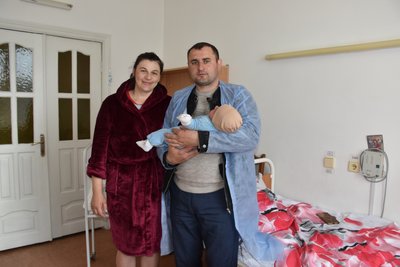 На Житомирщині жінка народила хлопчика вагою майже 6 кілограмів — це одинадцята дитина в родині На Житомирщині жінка народила хлопчика вагою майже 6 кілограмів — це одинадцята дитина в родині