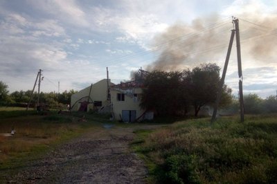 Будівля, яка зазнала пошкоджень внаслідок російського удару по Шевченківській громаді Будівля, яка зазнала пошкоджень внаслідок російського удару по Шевченківській громаді