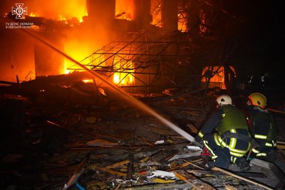 Внаслідок дронової атаки в Одесі спалахнула пожежа, відомо про трьох загиблих