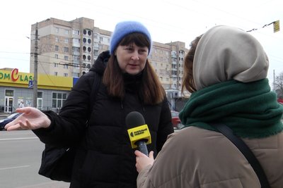 Житомиряни скаржаться на необлаштовану зупинку на Панчішній фабриці Житомиряни скаржаться на необлаштовану зупинку на Панчішній фабриці