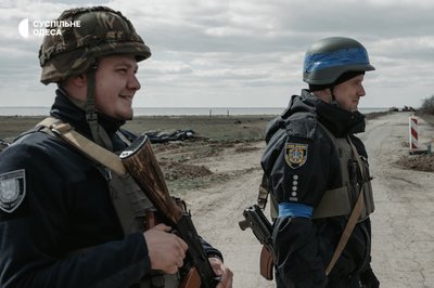 Постійні обстріли, розтрощені будинки та міни: як працює поліція на деокупованій Херсонщині Постійні обстріли, розтрощені будинки та міни: як працює поліція на деокупованій Херсонщині