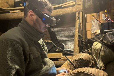 "Потроху підлітаю до нього і вражаю". Оператор дронів прикордонного загону “Ліцеїст” про роботу по позиціях росіян "Потроху підлітаю до нього і вражаю". Оператор дронів прикордонного загону “Ліцеїст” про роботу по позиціях росіян