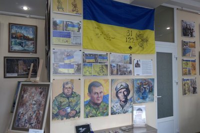 У луцькій галереї відкрили виставку картин художника з передової У луцькій галереї відкрили виставку картин художника з передової