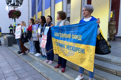 Одесити два місяці просять скасувати владу мільйонні тендери та передати гроші на ЗСУ Одесити два місяці просять скасувати владу мільйонні тендери та передати гроші на ЗСУ