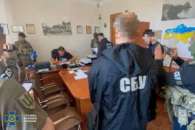 На Одещині затримали чотирьох людей за підозрою у заволодінні землею біля лиману: серед них віцемер одного з міст На Одещині затримали чотирьох людей за підозрою у заволодінні землею біля лиману: серед них віцемер одного з міст