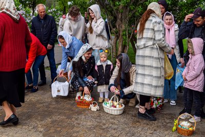 віряни ПЦУ на Великдень в П'ятницькій церкві у Чернігові 2024 рік віряни ПЦУ на Великдень в П'ятницькій церкві у Чернігові 2024 рік