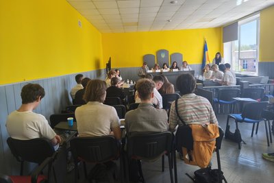 В університеті в Житомирі студенти долучилися до "Дебатів доброчесності", дискутуючи на тему корупції В університеті в Житомирі студенти долучилися до "Дебатів доброчесності", дискутуючи на тему корупції