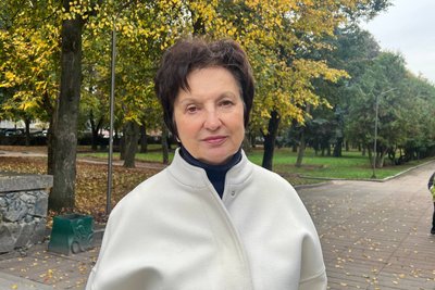 У Житомирі невідомі пошкодили автівки у дворі: поліцейські проводять перевірку У Житомирі невідомі пошкодили автівки у дворі: поліцейські проводять перевірку