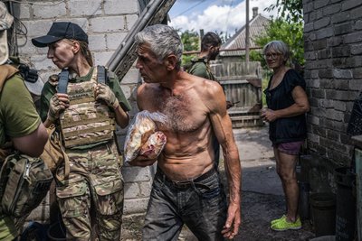 Волонтери привезли гуманітарну допомогу людям у Часовому Яру