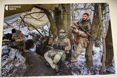На вокзалі в Одесі відкрили мистецький потяг із фотовиставкою про війну На вокзалі в Одесі відкрили мистецький потяг із фотовиставкою про війну