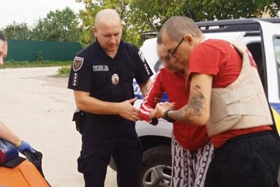 На Миколаївщині поліцейський офіцер громади евакуював жительку прифронтового села На Миколаївщині поліцейський офіцер громади евакуював жительку прифронтового села