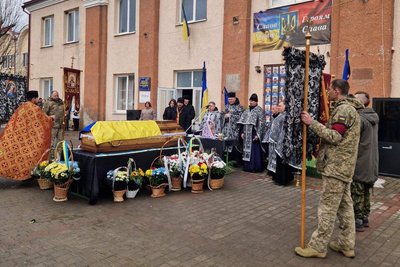 На Закарпатті попрощалися із загиблим військовим Павлом Говбелом На Закарпатті попрощалися із загиблим військовим Павлом Говбелом