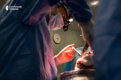 Годинник в операційній у нейрохірурга в лікарні Мечникова у Дніпрі Годинник в операційній у нейрохірурга в лікарні Мечникова у Дніпрі