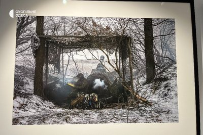 На вокзалі в Одесі відкрили мистецький потяг із фотовиставкою про війну На вокзалі в Одесі відкрили мистецький потяг із фотовиставкою про війну