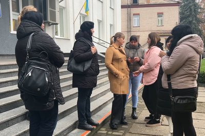 "Наші діти мерзнуть, а ви сидите в теплі": у Дубні батьки дошкільнят вимагали відновити опалення в дитсадку