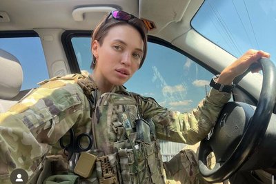 "Ми не граємо в доктора Хауса": ординаторка медичної роти з позивним "Сара" розповіла про умови роботи на фронті "Ми не граємо в доктора Хауса": ординаторка медичної роти з позивним "Сара" розповіла про умови роботи на фронті