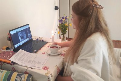 "Колискова для мами": жителів Донеччини запрошують взяти участь у пісенному флешмобі до Дня матері "Колискова для мами": жителів Донеччини запрошують взяти участь у пісенному флешмобі до Дня матері