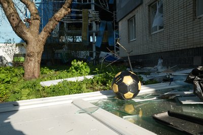 Російські дрони атакували житлові квартали Сум. Репортаж з місця влучань