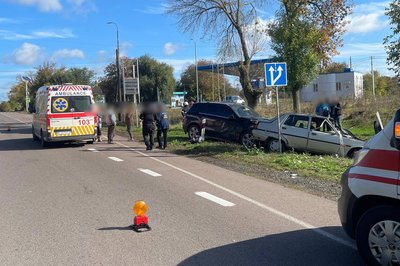 Аварія у селі Чаруків — загинула жінка, дитина у лікарні Аварія у селі Чаруків — загинула жінка, дитина у лікарні