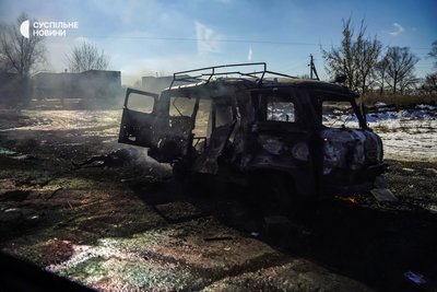 Згорілий автомобіль Бахмут лютий 2023