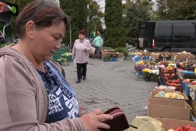 Що з цінами на сезонні овочі та фрукти на луцьких ринках Що з цінами на сезонні овочі та фрукти на луцьких ринках