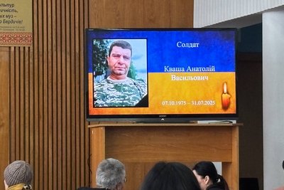 Родинам із Бердичівської громади передали державні відзнаки загиблих захисників України Родинам із Бердичівської громади передали державні відзнаки загиблих захисників України