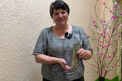 За кермом 30-річного ВАЗу. Як 69-річна волонтерка із Рівненщини допомагає ЗСУ За кермом 30-річного ВАЗу. Як 69-річна волонтерка із Рівненщини допомагає ЗСУ