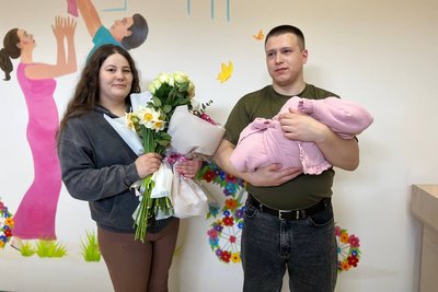 У подружжя військовослужбовців у Луцьку народилася донька У подружжя військовослужбовців у Луцьку народилася донька