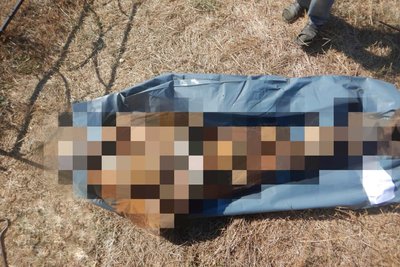 Загинув під час обстрілу. На Миколаївщині ексгумували тіло чоловіка Загинув під час обстрілу. На Миколаївщині ексгумували тіло чоловіка