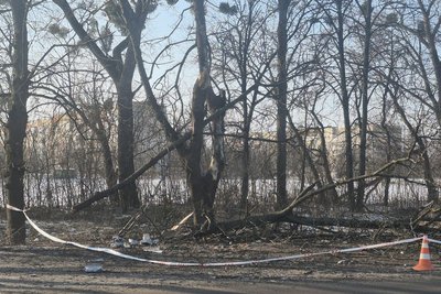 У Сумах поранений чоловік через удар БпЛА: очевидці розповіли про атаку У Сумах поранений чоловік через удар БпЛА: очевидці розповіли про атаку