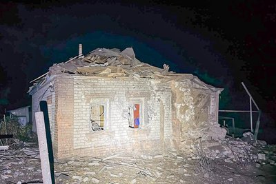 Будинок, який був зруйнований через російський удар по Ізюму Будинок, який був зруйнований через російський удар по Ізюму
