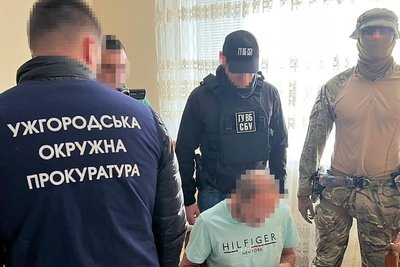 Двом закарпатцям обрали запобіжні заходи за підозрою в переправленні людей через кордон Двом закарпатцям обрали запобіжні заходи за підозрою в переправленні людей через кордон