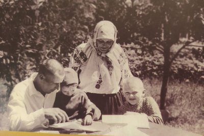 В Житомирі експонуються картини української художниці Марії Примаченко і її рідних