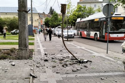 У Луцьку на Винниченка впала електроопора У Луцьку на Винниченка впала електроопора