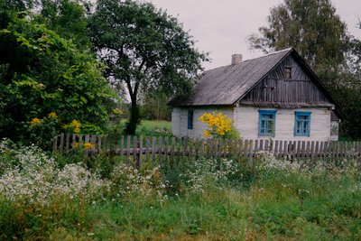 Проєкт "Забуті": занепад на початку або як село на Житомирщині живе після закриття склозаводу Проєкт "Забуті": занепад на початку або як село на Житомирщині живе після закриття склозаводу