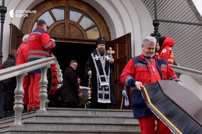 "Прикрив своїм тілом постраждалого": в Одесі попрощалися з фельдшером Сергієм Ротару "Прикрив своїм тілом постраждалого": в Одесі попрощалися з фельдшером Сергієм Ротару