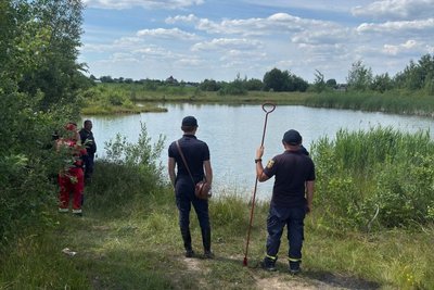У кар'єрі на Житомирщині потонув 14-річний підліток — його тіло рятувальники шукали 2 години У кар'єрі на Житомирщині потонув 14-річний підліток — його тіло рятувальники шукали 2 години