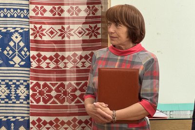 360 тисяч вишитих клітин: сумська майстриня вишила портрет азербайджанського президента із дружиною 360 тисяч вишитих клітин: сумська майстриня вишила портрет азербайджанського президента із дружиною