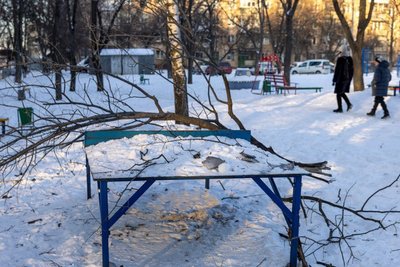 Двір багатоповерхівки у Немишлянському районі Харкова, куди влучив безпілотник Двір багатоповерхівки у Немишлянському районі Харкова, куди влучив безпілотник