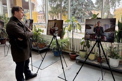 «Світлини в мажорі»: в Житомирі студентка музичного коледжу Марта Кондренко представила першу персональну фотовиставку